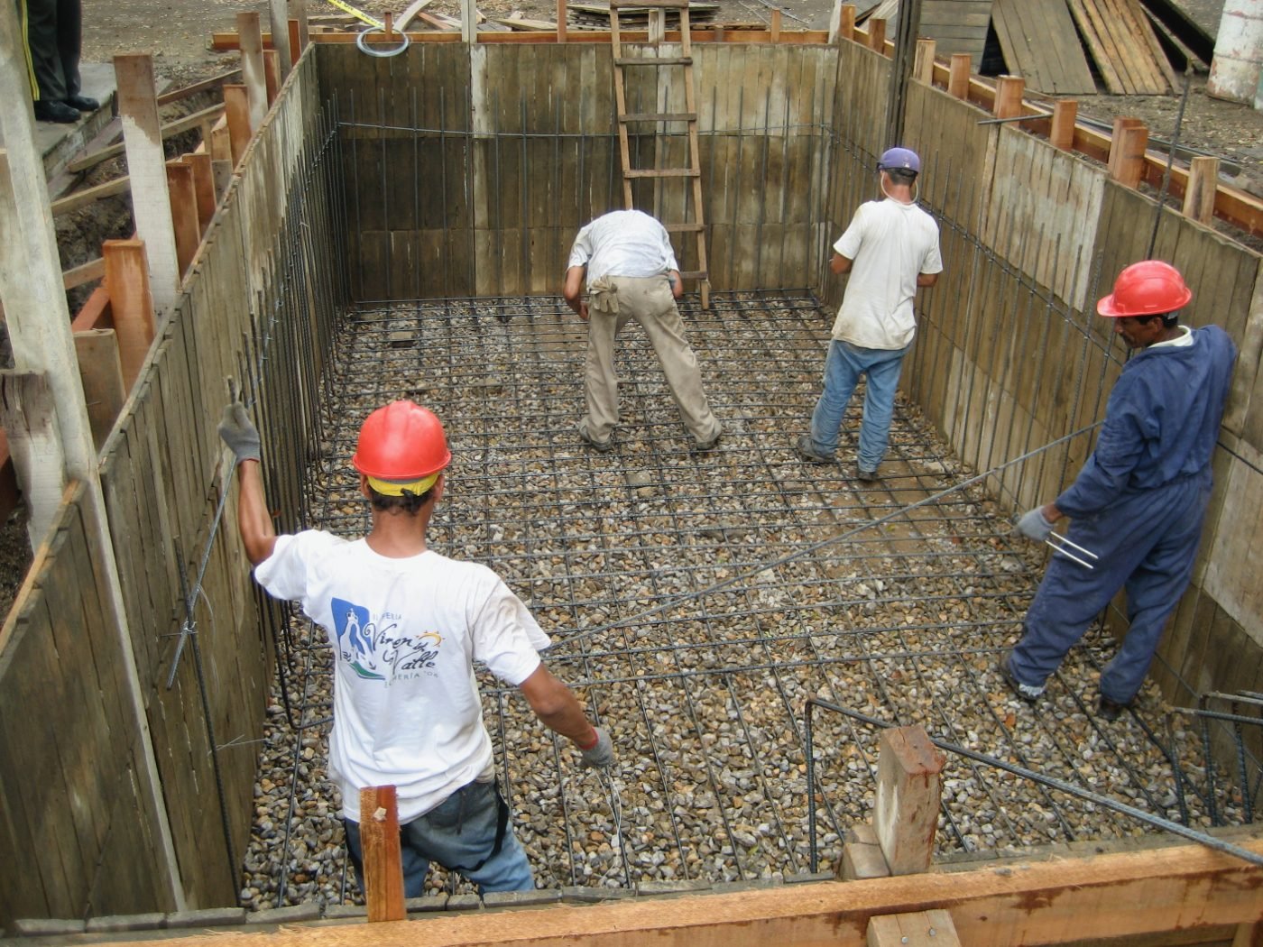 Encofrado y armadura de fundación